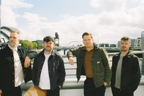 Photo von TIDE LINES