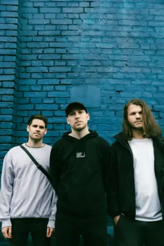 Photo von KIND KAPUTT