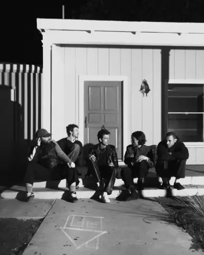Photo von The Neighbourhood