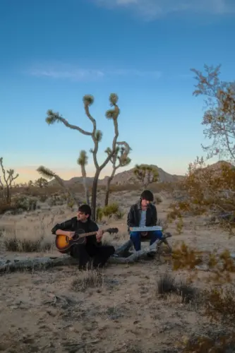 Photo von YES AND MAYBE